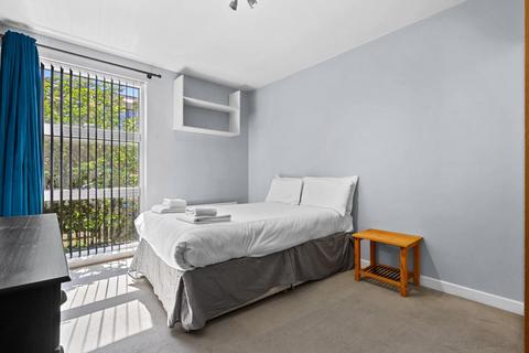 Flat 3, 21 Albion Road, London, N16 9PN