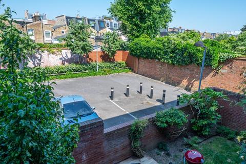 Flat 3, 21 Albion Road, London, N16 9PN