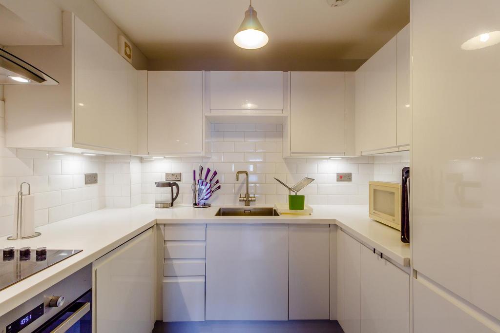 Latchingdon Court, Forest Road, London 1 bed flat £1,550 pcm (£358 pw)