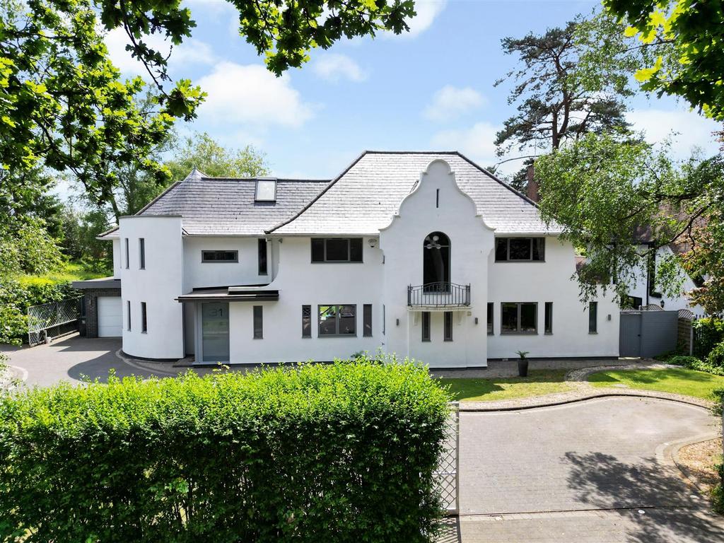 Ridgeway, Hutton Mount, Brentwood 4 bed detached house for sale £