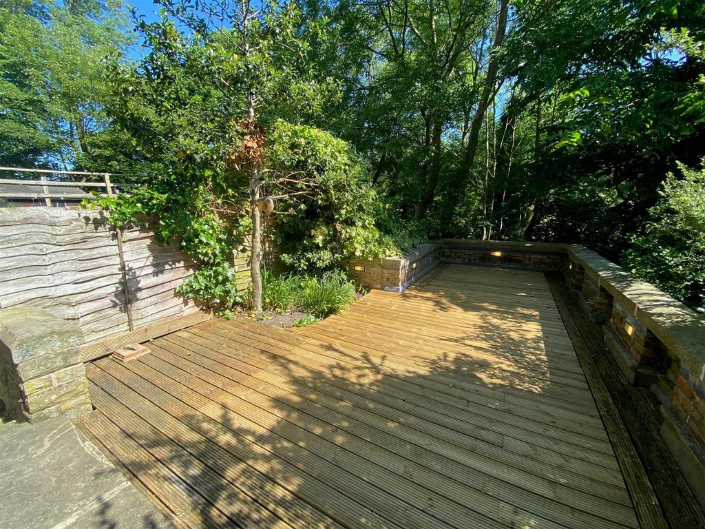 REAR GARDEN.jpg