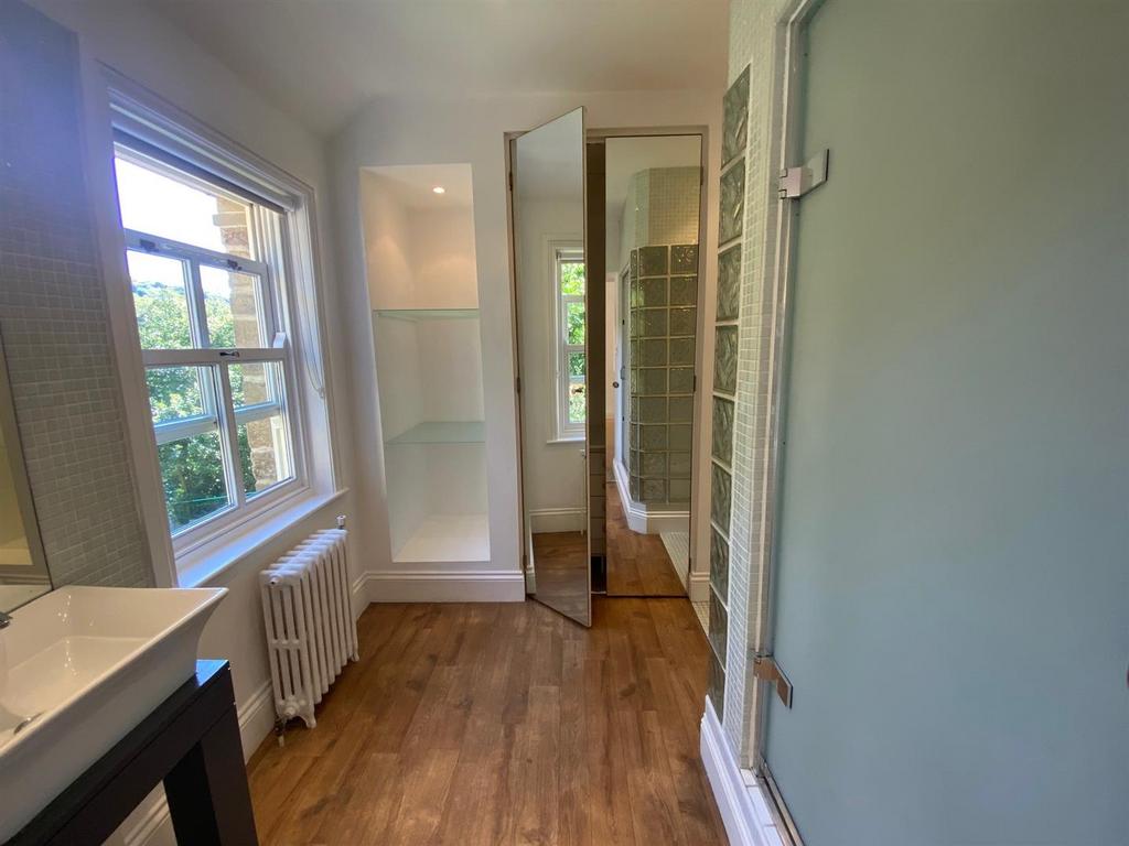 EN SUITE 1.jpg
