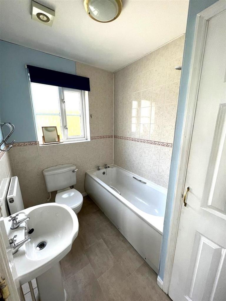 Woodfield Crescent, Ivybridge 3 bed detached house £1,200 pcm (£277 pw)