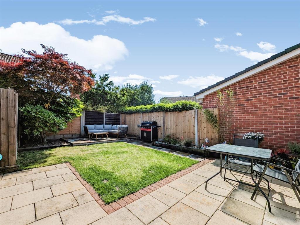 Larkspur Close, Leigh 3 bed semidetached house for sale £200,000