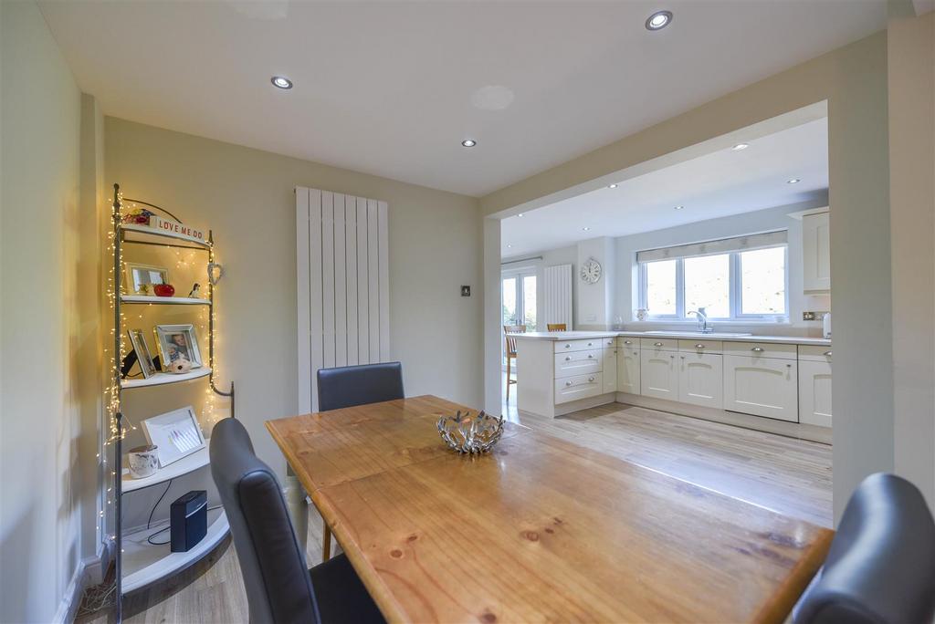 Breakfast/family room