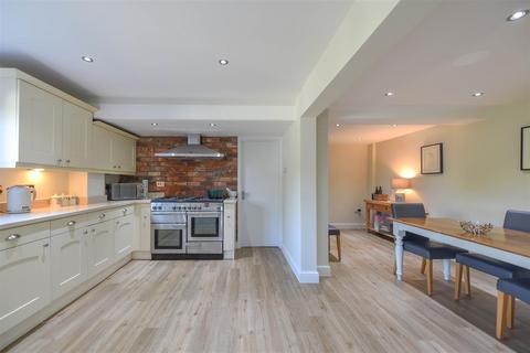 2 Gresham Drive, Northampton, NN4 9SB