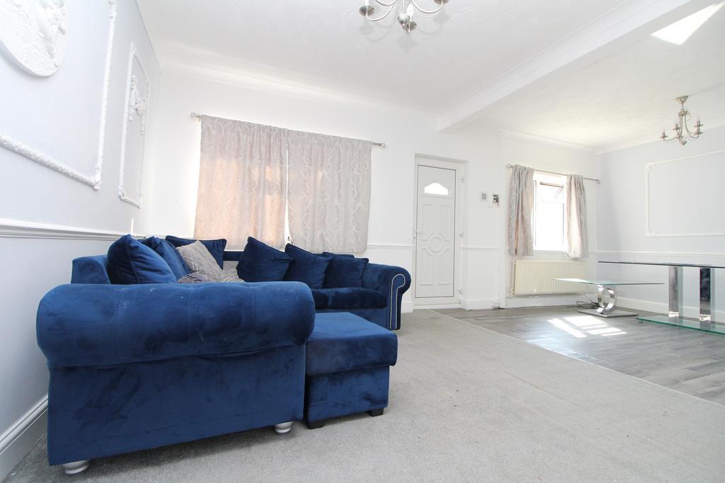Bexley Road, Erith, DA8 3 bed end of terrace house £1,850 pcm (£427 pw)