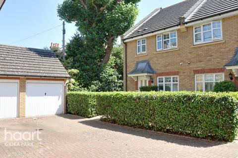 13 Academy Fields Road, Romford, RM2 5UN