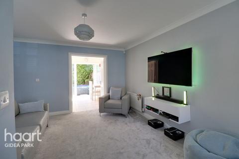 13 Academy Fields Road, Romford, RM2 5UN