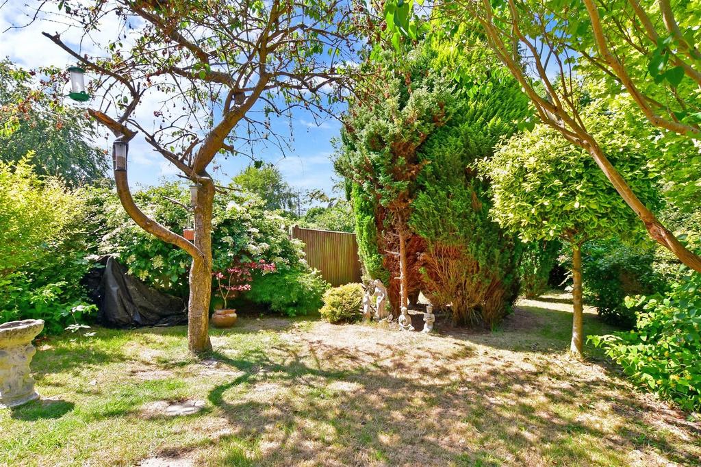 Sherwood Way, Tunbridge Wells, Kent 2 bed end of terrace house for sale