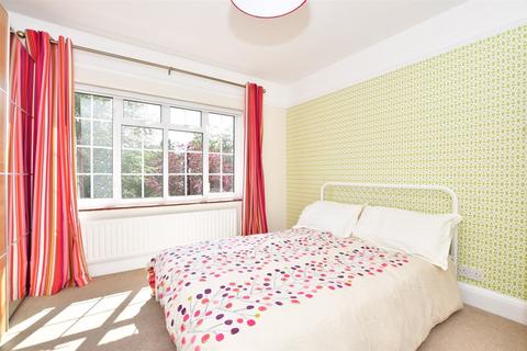 5 Hilltop Road, Reigate, RH2 7HL