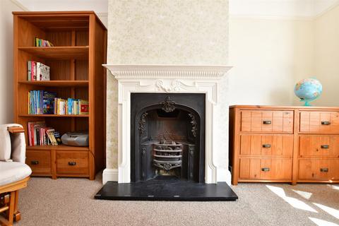 5 Hilltop Road, Reigate, RH2 7HL