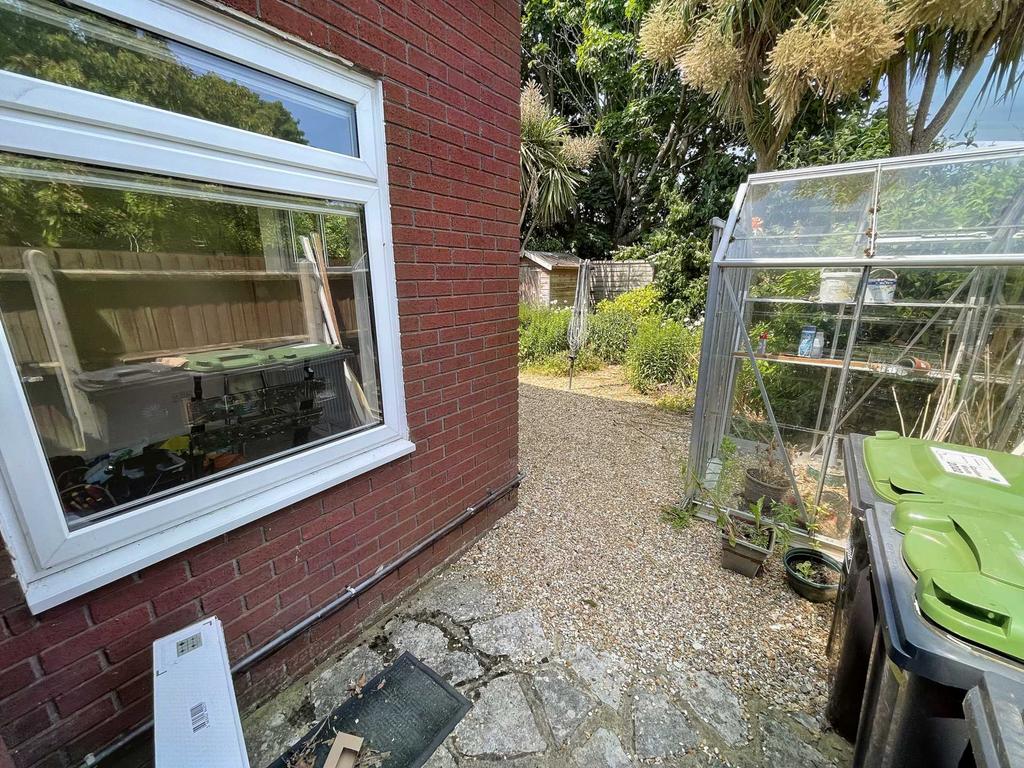 Comet Way, Christchurch BH23 1 bed cluster house £995 pcm (£230 pw)