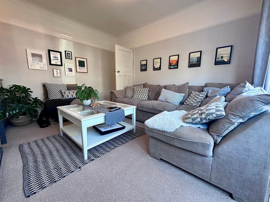 Ferndene Grove, High Heaton, Newcastle upon Tyne, NE7 2 bed flat for