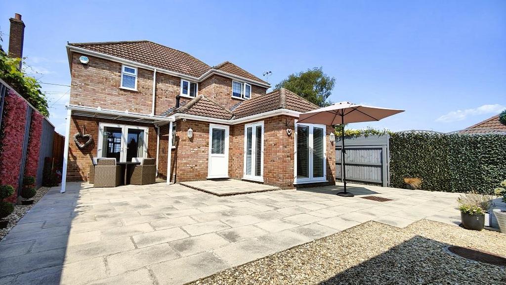 Mudford Road, Yeovil, Somerset, BA21 4 bed detached house for sale £