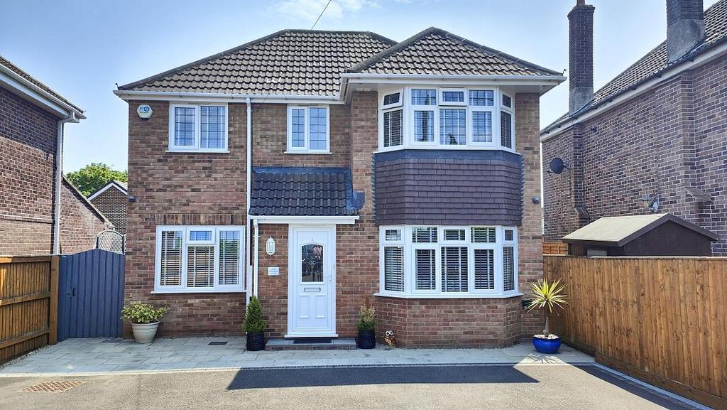 Mudford Road, Yeovil, Somerset, BA21 4 bed detached house for sale £