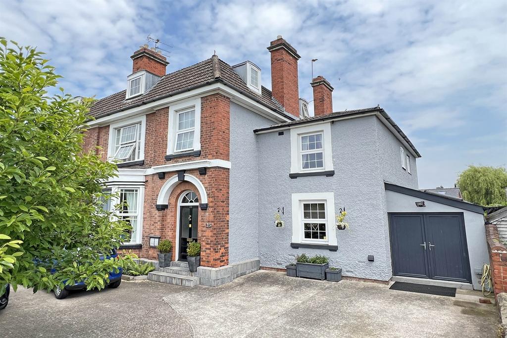 Barrs Court Road, Hereford, HR1 7 bed semidetached house for sale £