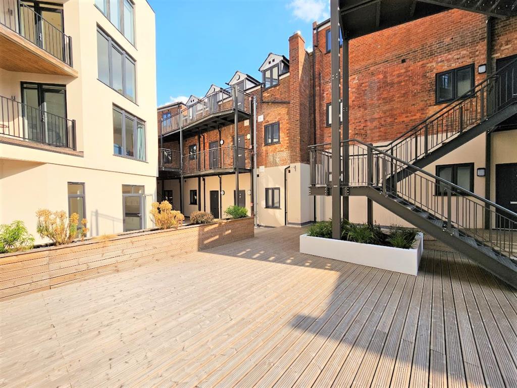 High Street, Reading, RG1 2 bed apartment £1,850 pcm (£427 pw)