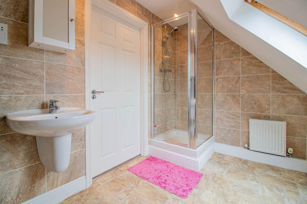 Ensuite to Bed 2