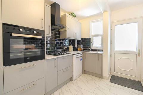 2 bedroom terraced house for sale - The Oval, Kettering