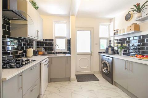 2 bedroom terraced house for sale - The Oval, Kettering