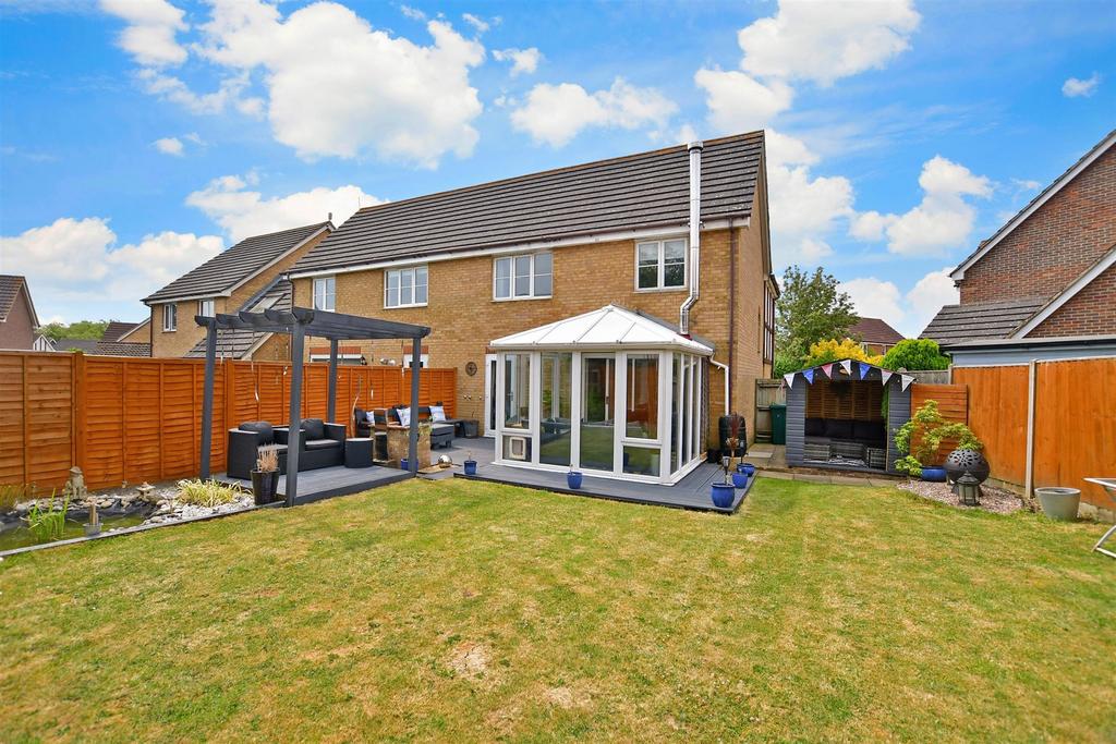 Acorn Close, Park Farm, Ashford, Kent 3 bed semidetached house for sale £360,000