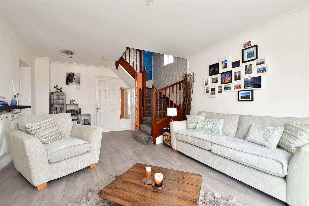 Acorn Close, Park Farm, Ashford, Kent 3 bed semidetached house for