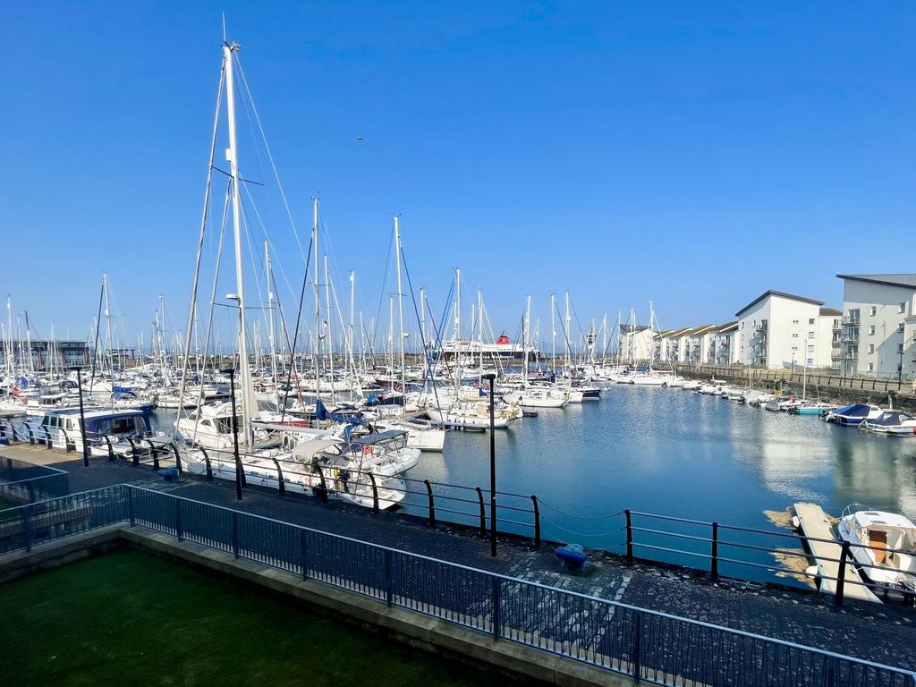 99 Mariners View, Ardrossan 2 bed apartment for sale £105,995