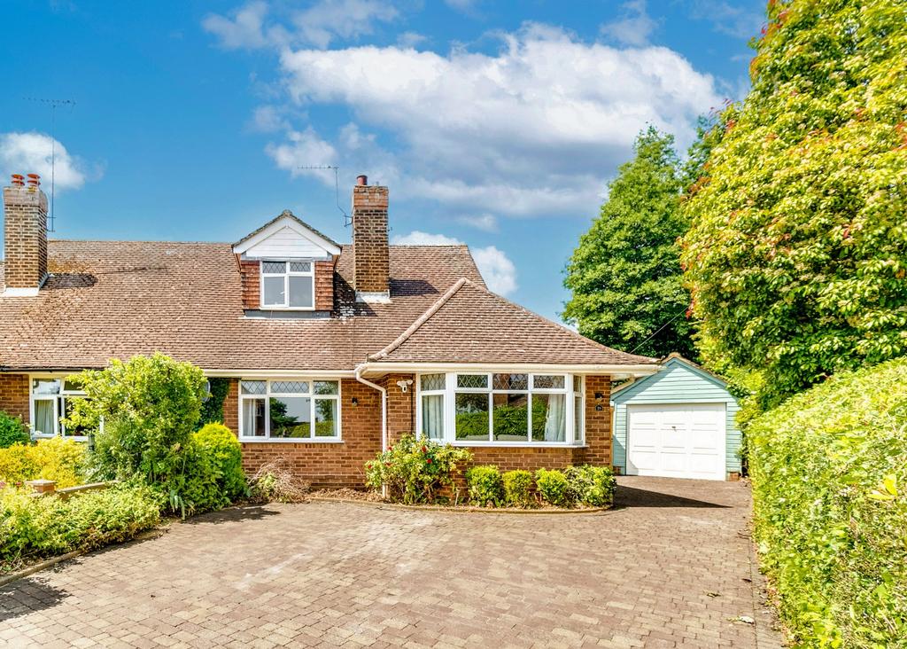 New Close, Knebworth, Hertfordshire, SG3 4 bed bungalow for sale - £640,000