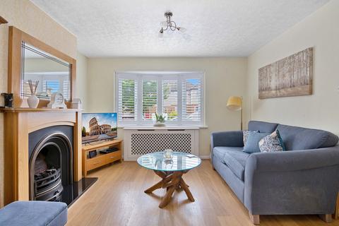 16 Chipperfield Close, Upminster, RM14 3EA