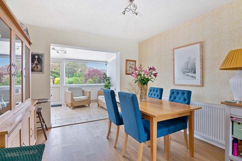 16 Chipperfield Close, Upminster, RM14 3EA