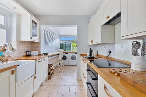 16 Chipperfield Close, Upminster, RM14 3EA