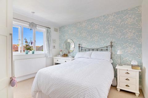 16 Chipperfield Close, Upminster, RM14 3EA