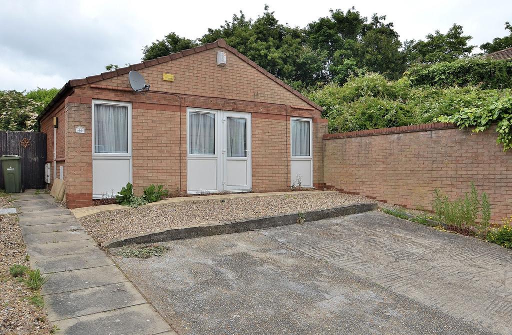Shenley Lodge, Milton Keynes MK5 2 bed detached bungalow for sale £285,000