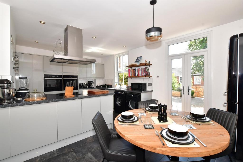 Florence Road, Barming, Maidstone, Kent 3 bed terraced house for sale £385,000