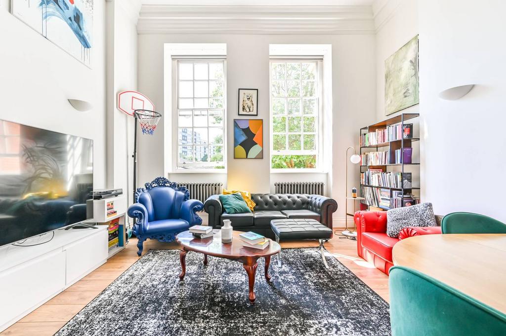 Kingsway Square, Battersea, London, SW11 2 bed flat for sale £840,000