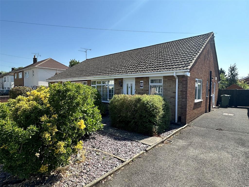 Parkwood Crescent, Hucclecote, Gloucester, GL3 2 bed bungalow for sale