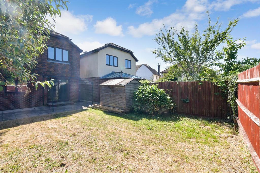 Olivers Meadow, Westergate, Chichester, West Sussex 3 bed detached