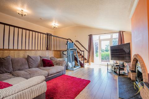91 Hallow Road, Worcester, WR2 6DF