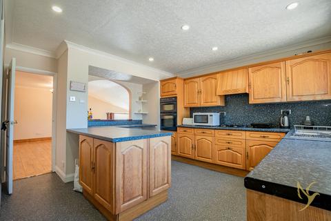 91 Hallow Road, Worcester, WR2 6DF