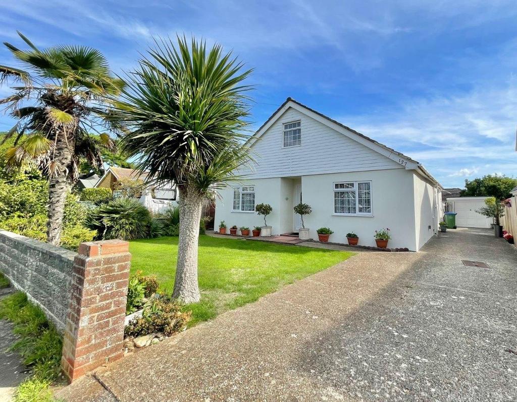 Ambleside Avenue, Cliffs BN10 6 bed chalet for sale £600,000