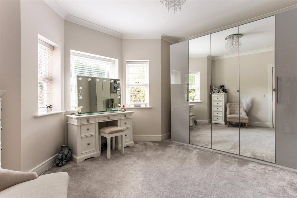 Dressing Room /Bed 4