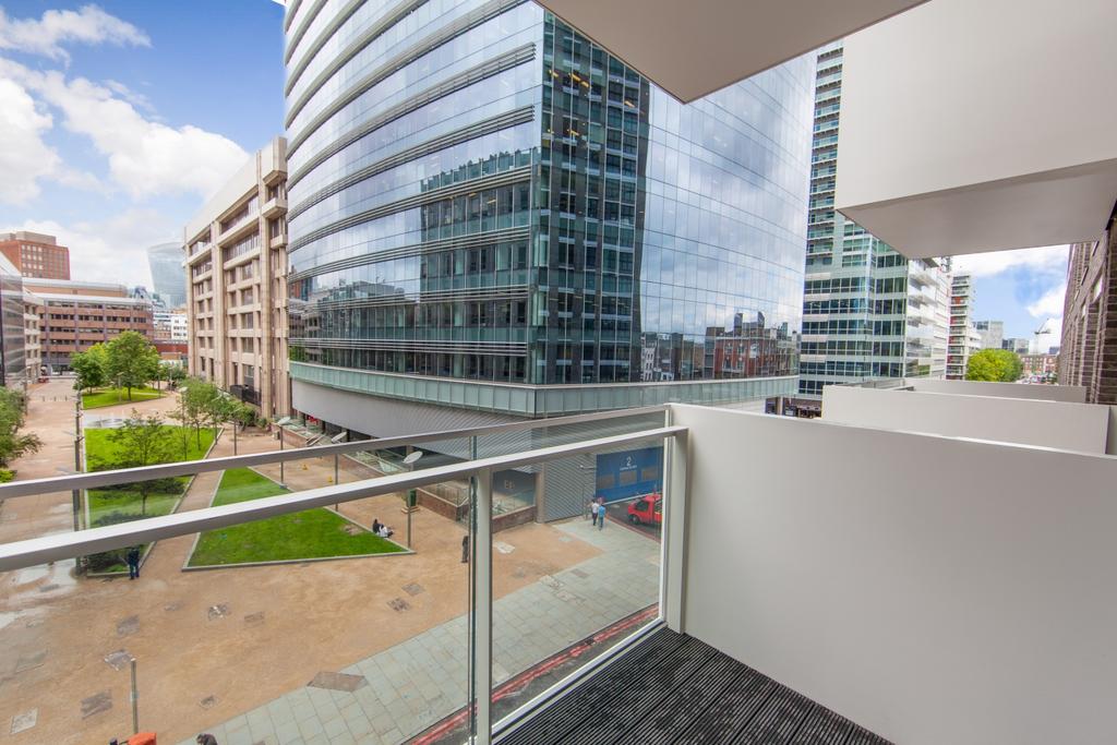 1 Balcony