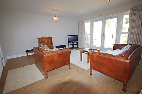 27 Bowling Lane, Billingshurst, RH14 9FT
