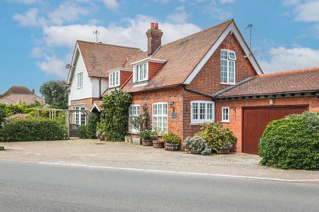 Sheringham 6 bed detached house for sale £875,000