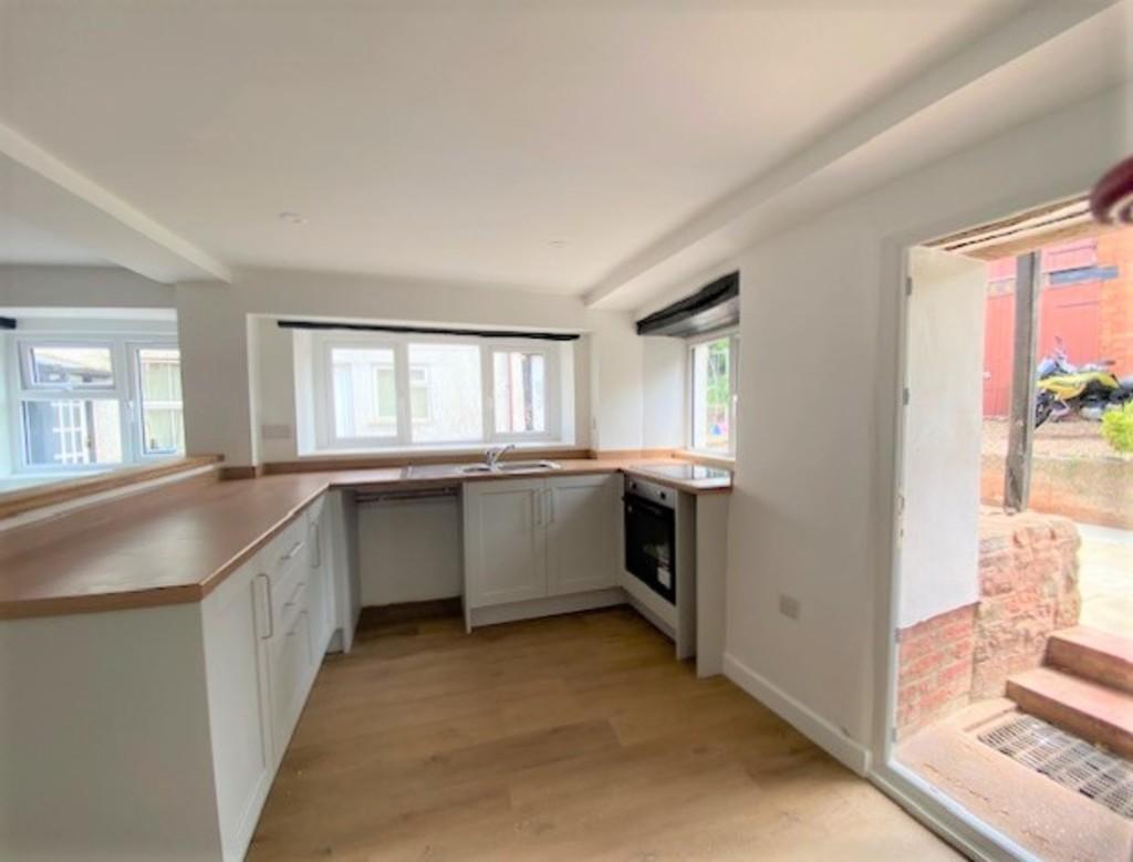High Street, Crediton 2 bed semidetached house to rent £850 pcm (£
