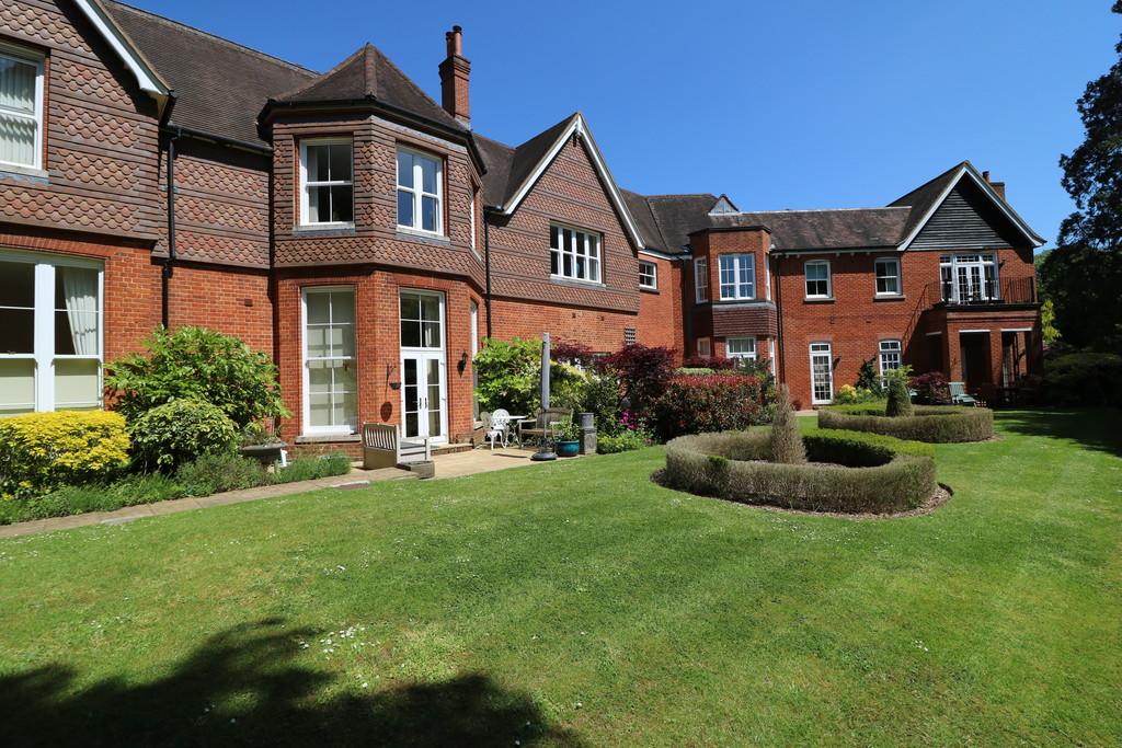 Westcott Street, Westcott 2 bed apartment to rent £1,750 pcm (£404 pw)