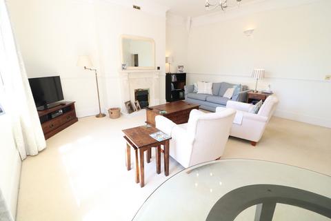 2 bedroom apartment to rent, Westcott Street, Westcott