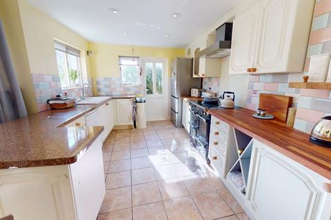 4 bedroom end of terrace house for sale, 18a Fore Street, Moretonhampstead, Devon