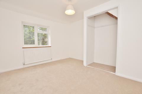 3 bedroom terraced house to rent, Stoughton Road, Guildford, Surrey, GU1